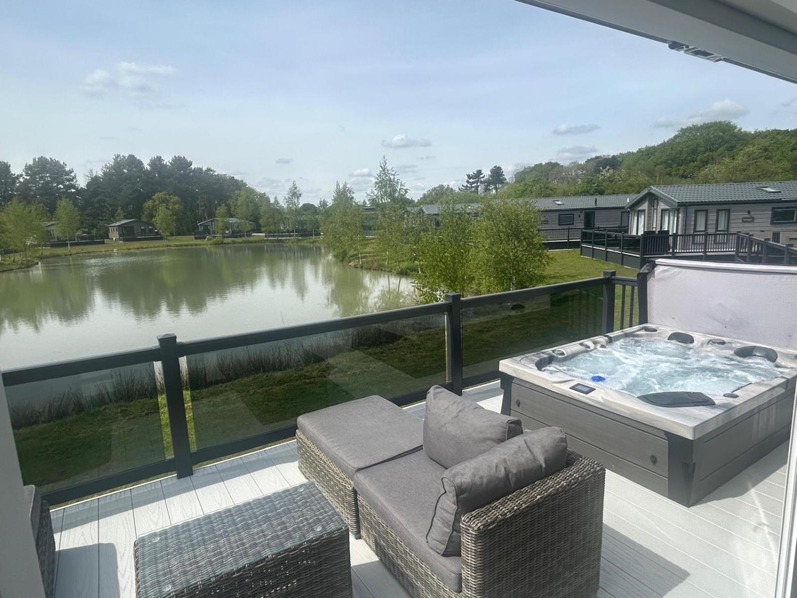 Hotchkin Lodge 伍德哈尔温泉水疗 外观 照片