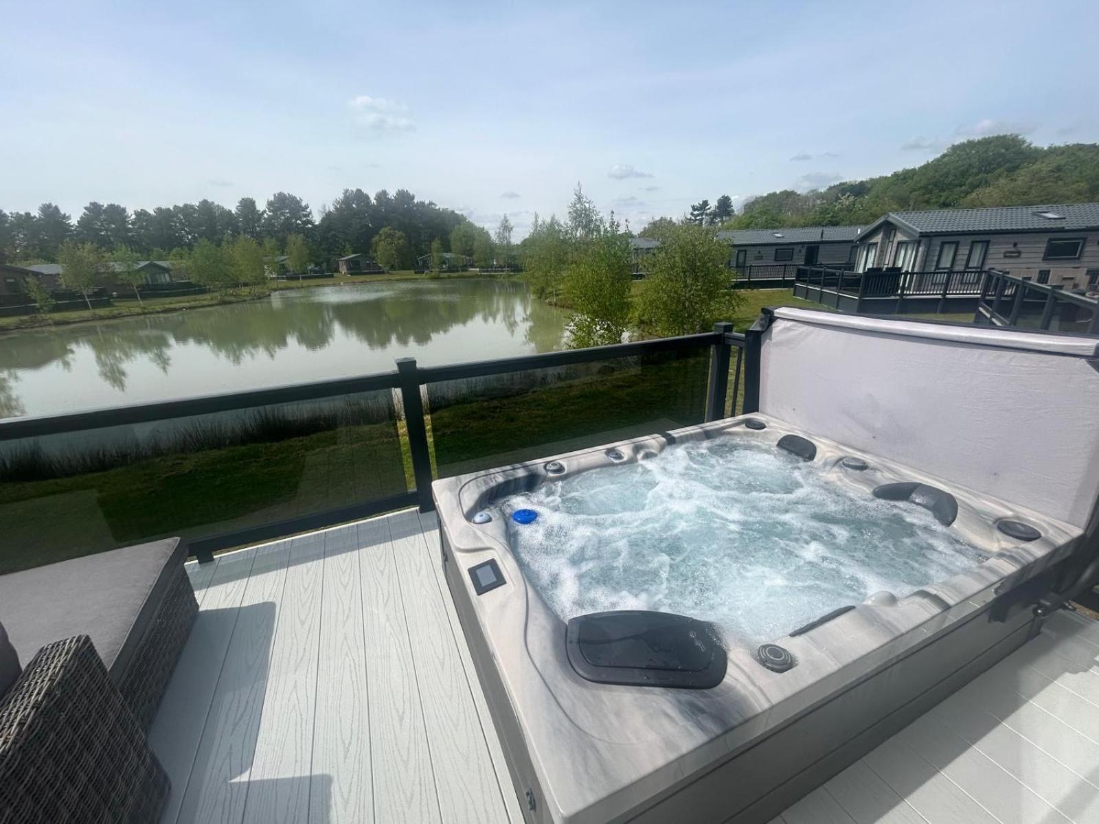 Hotchkin Lodge 伍德哈尔温泉水疗 外观 照片